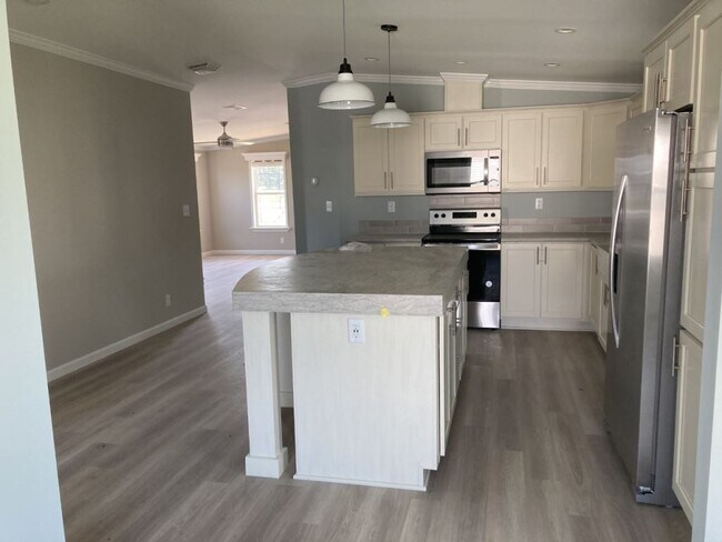 Building Photo - 3630 Vine Trl