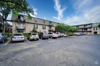 Building Photo - 2425 Ashdale Dr