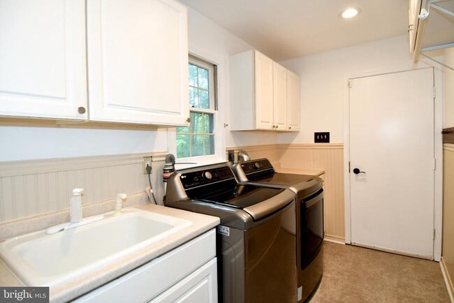 Building Photo - 12134 Holly Knoll Cir
