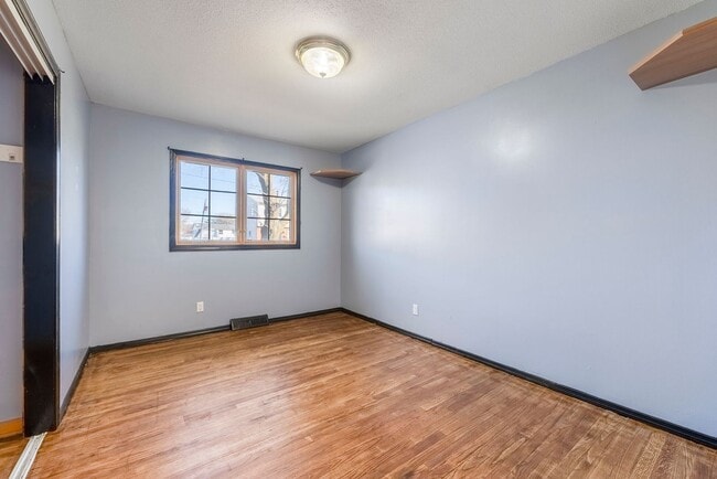 Building Photo - Beautiful 3/4 bed 2 bath home in East Moline!