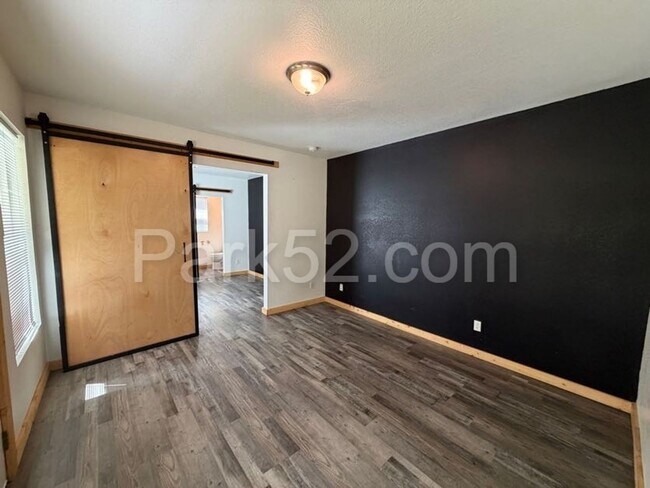 Building Photo - 1 Bed 1 Bath Tacoma Apartment - Small Pet Friendly