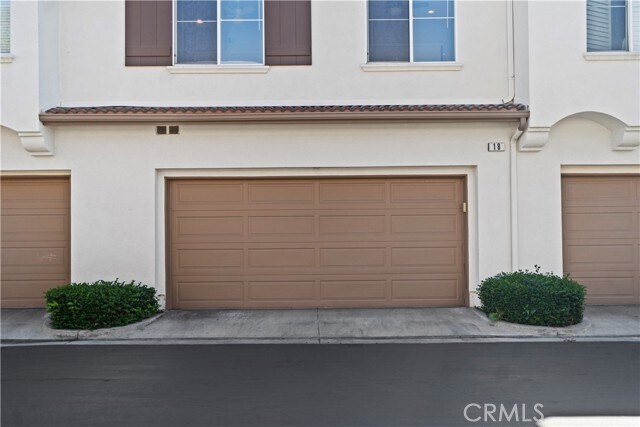 Building Photo - 18 Moonstone