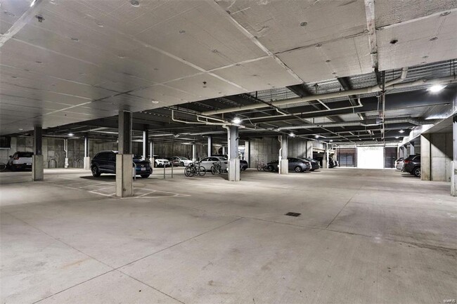 Building Photo - Luxury condo in the CWE