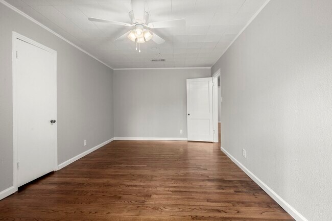 Building Photo - 6438 Pinehurst Dr