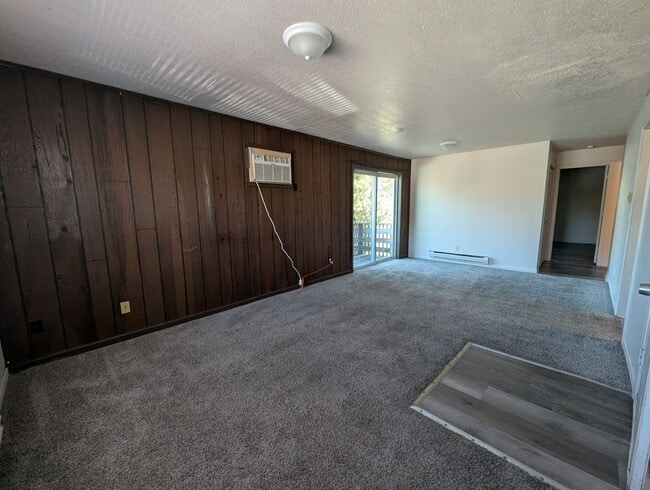 Building Photo - Upstairs 2 Bedroom Apartment