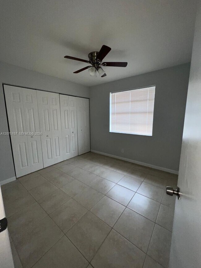 Building Photo - 10112 Twin Lakes Dr