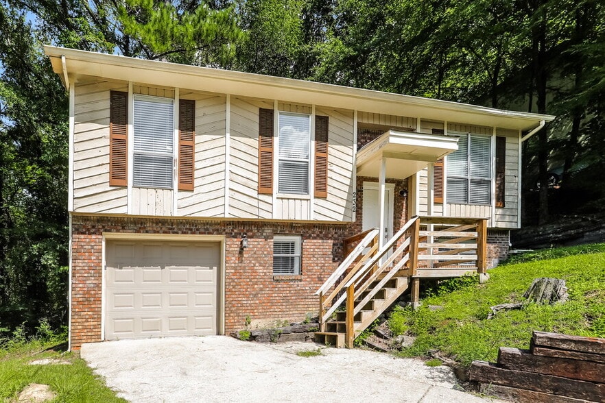 Building Photo - 232 Glenvalley Ln NW