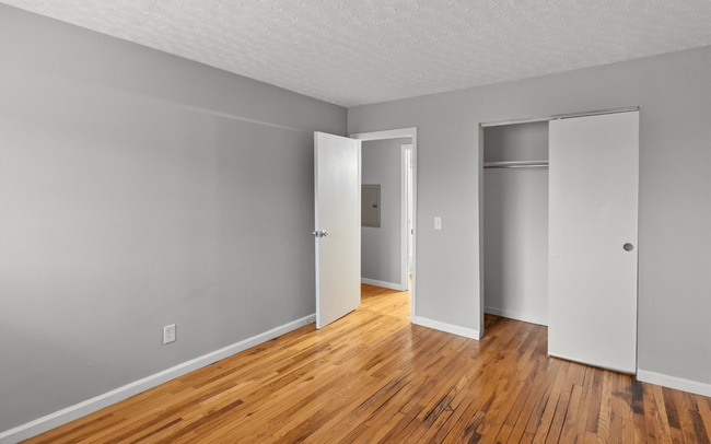Spacious Bedroom - Somerset Apartments