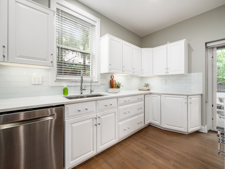 Kitchen with RO Water Filtration System - 926 City Park Ave