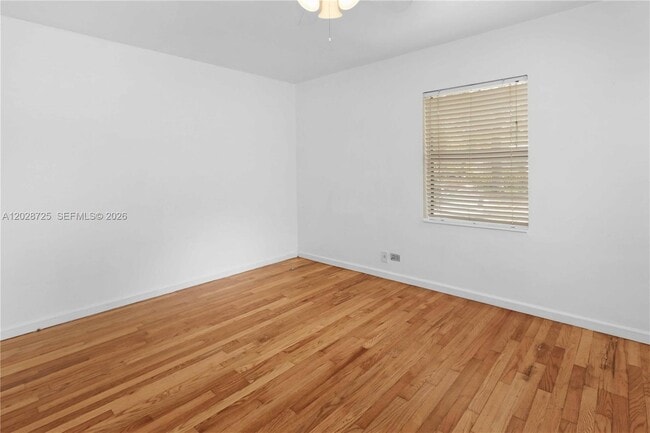 Building Photo - 706 S 19th Ave