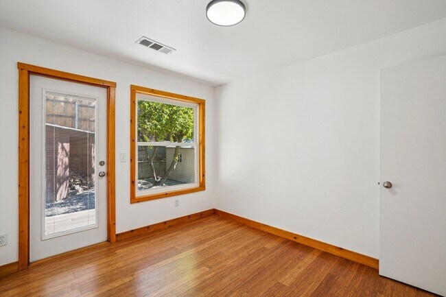 Building Photo - 54025 Strawberry Valley Dr