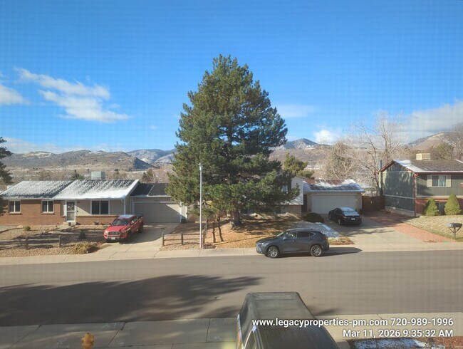 Building Photo - QUAINT SPLIT LEVEL IN MORRISON