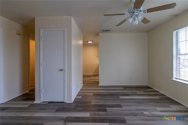 Building Photo - 1601 Benttree Dr