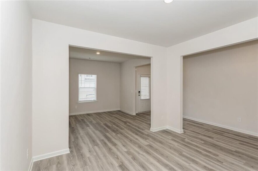 Building Photo - 668 Mackenzie Cv