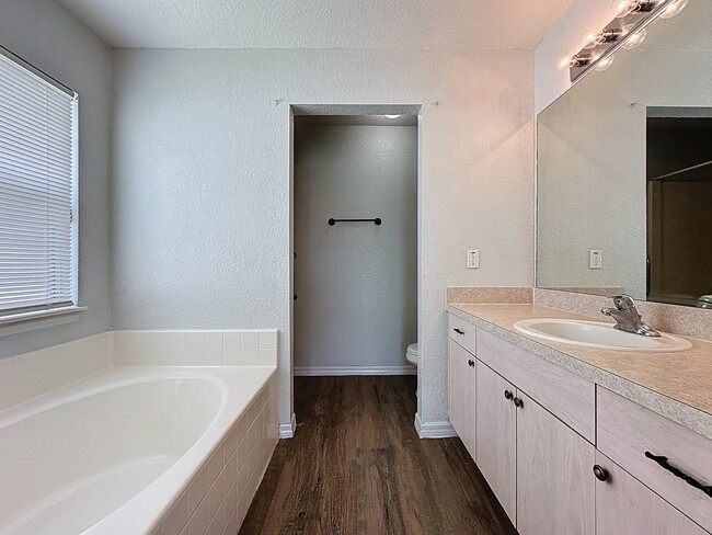 Building Photo - 424 Danube Dr