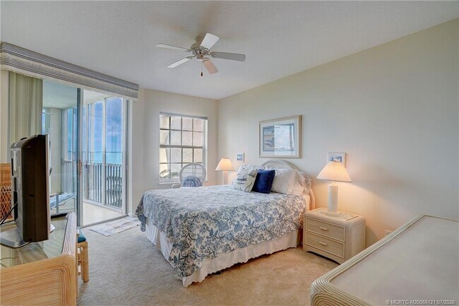 Building Photo - 5750 NE Island Cove Way
