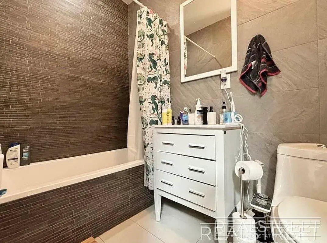 Building Photo - Gorgeous 3 Bedroom with private Garden in Prime Bushwick!