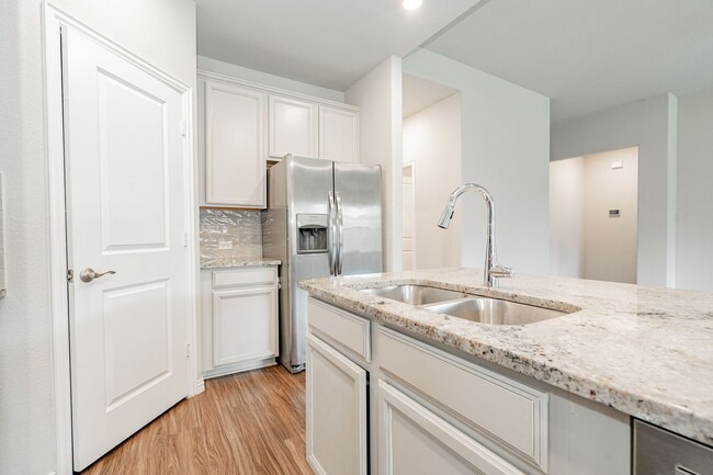 Building Photo - Stunning 3-bedroom, 2.5-bathroom with office.