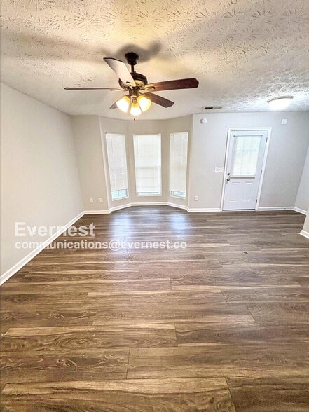 Building Photo - 2002 Grove Way