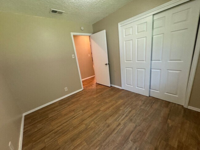 Building Photo - 10138 Inridge