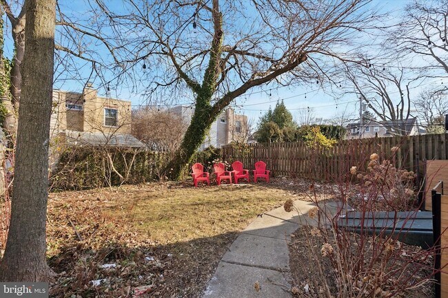 Building Photo - 137 E Spring Ave