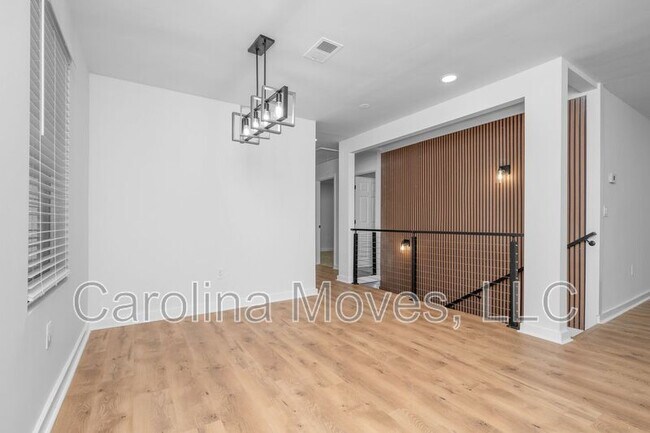 Building Photo - 10 Valley View Dr