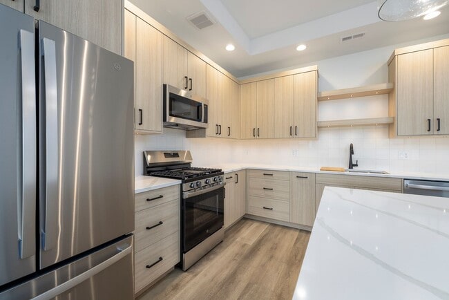 Building Photo - 4607 Pine Crest Dr