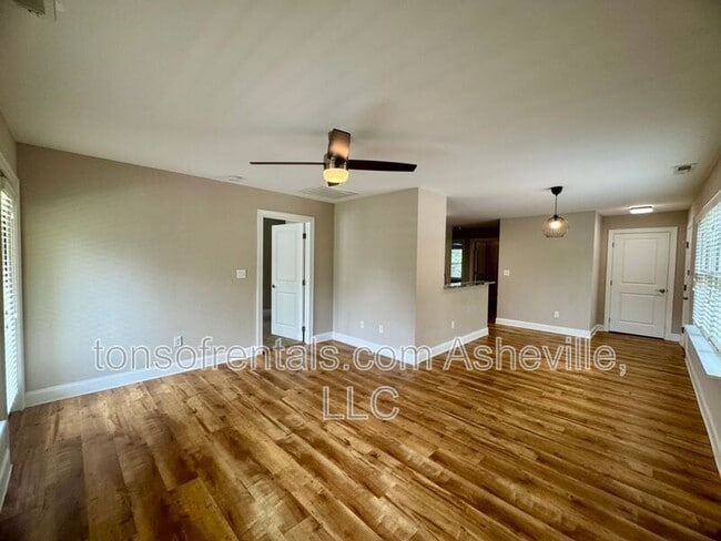 Building Photo - 252 Wash Creek Dr