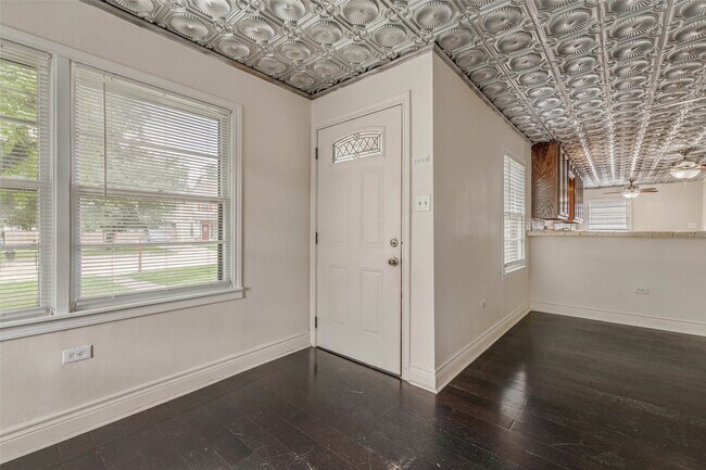 Building Photo - 1116 Kettler St