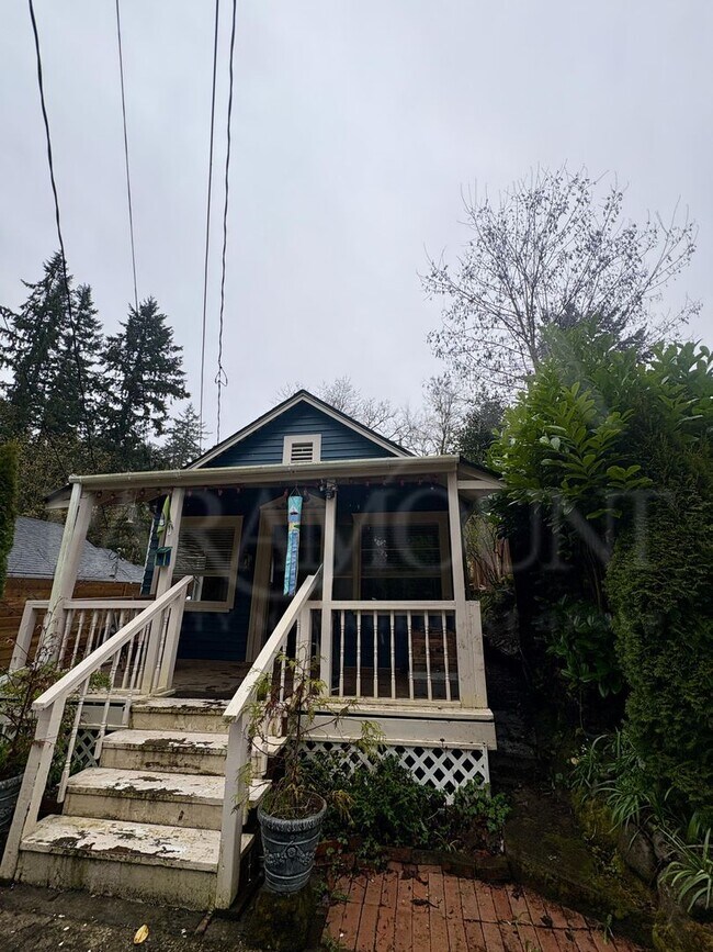 Building Photo - Bright & Beautiful Bungalow Near Downtown Port Orchard