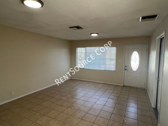 Building Photo - 440 Lillian Dr