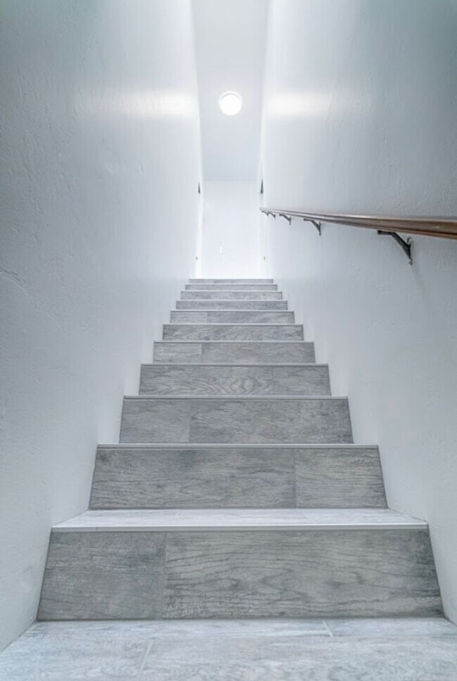 Building Photo - 2 Bedroom/1 Bathroom - Isla Vista