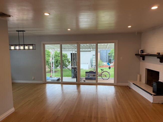 Building Photo - 409 N Park Ave