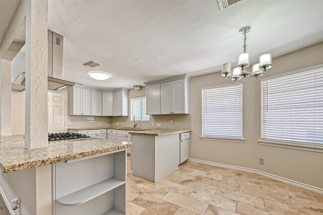 Building Photo - 9707 Kit St