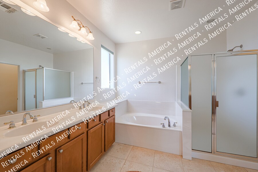 Building Photo - 3117 W Espartero Way