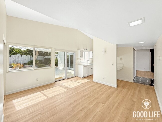 Building Photo - Spacious 3BR Home + 1BR ADU with Private Courtyard in University City!