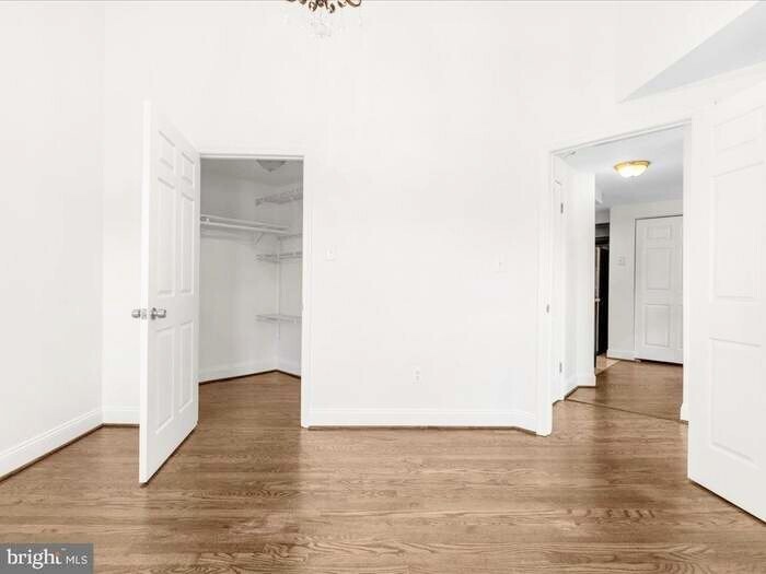 Building Photo - 723 S Charles St