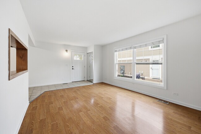 Building Photo - 377 Farmingdale Cir