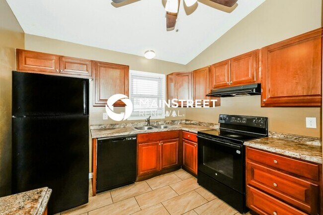 Building Photo - 3 Bedroom Pet-Friendly Home in Indianapolis, IN with Main Street Renewal