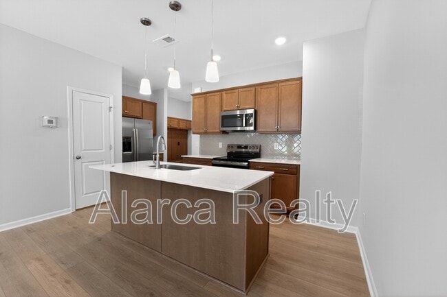 Building Photo - 2962 Sloan Dr