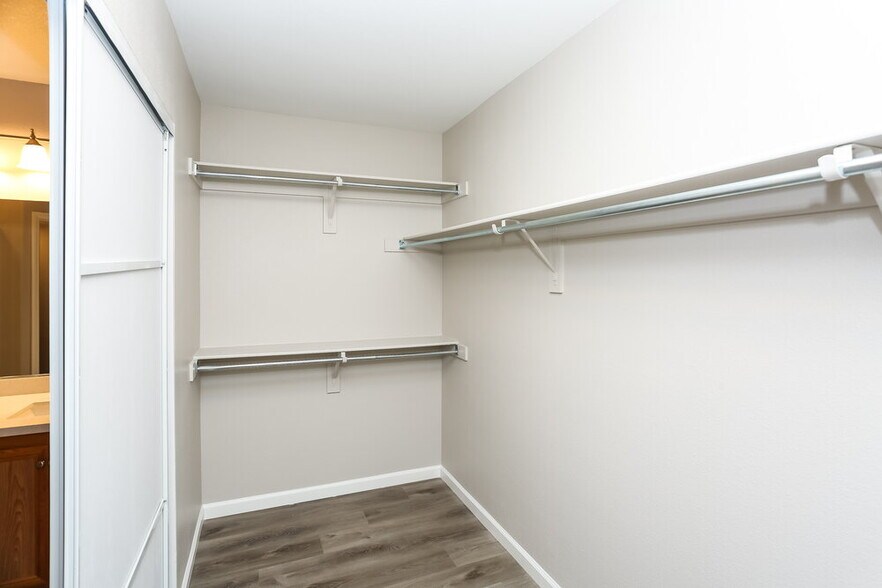 Building Photo - 5284 Vine Hill Ct