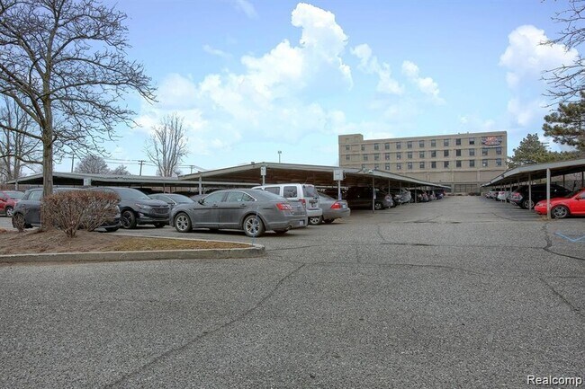 Building Photo - 6533 E Jefferson Ave