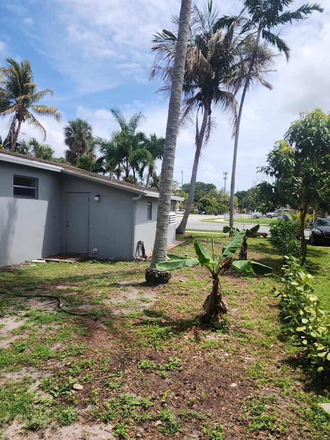 Building Photo - 5999 NW 42nd Ave