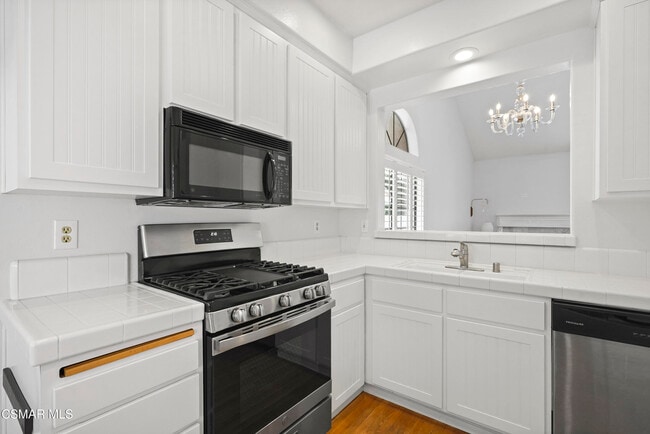Building Photo - 421 Dante Way