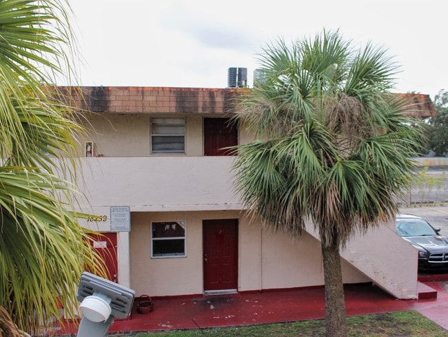 Building Photo - Oasis Apartments