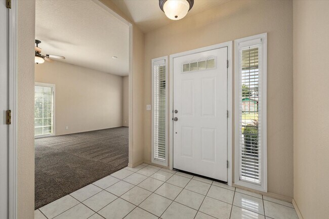 Building Photo - 2168 N Glennfield Way