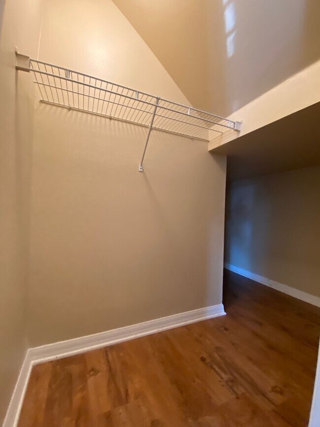 Building Photo - Oversized 3 BD / 2.5 BA with Loft