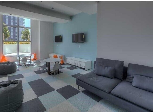 Building Photo - 1100 S Miami Ave