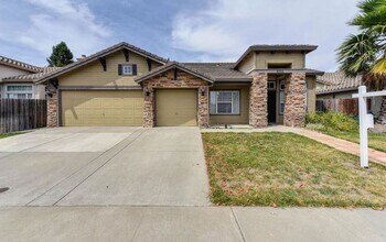 Building Photo - Spectacular 4/2 Elk Grove w/Salt Water Pool!  (PLEASE READ AD FOR SHOWING REQUIREMENTS)!