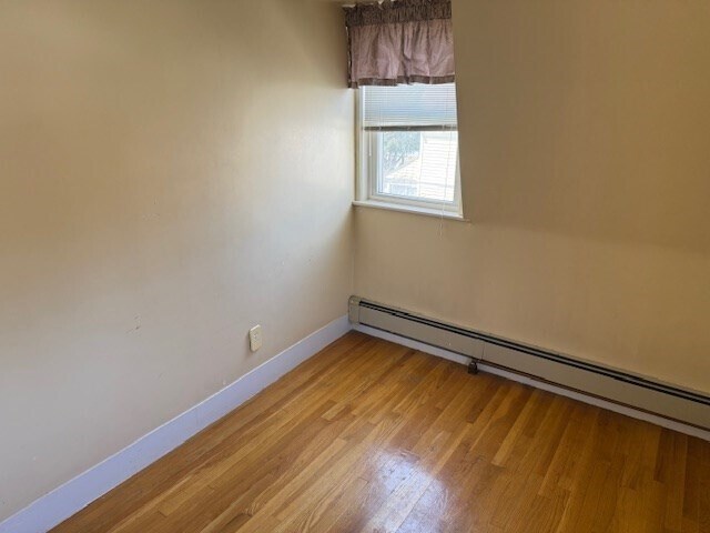 Building Photo - 5 Larose Pl